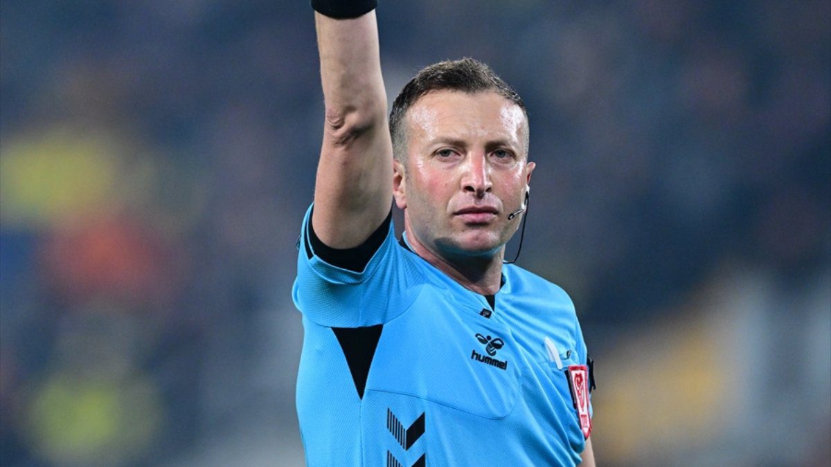 Eski hakemler ve futbol yorumcuları Fenerbahçe - Galatasaray derbisini yöneten