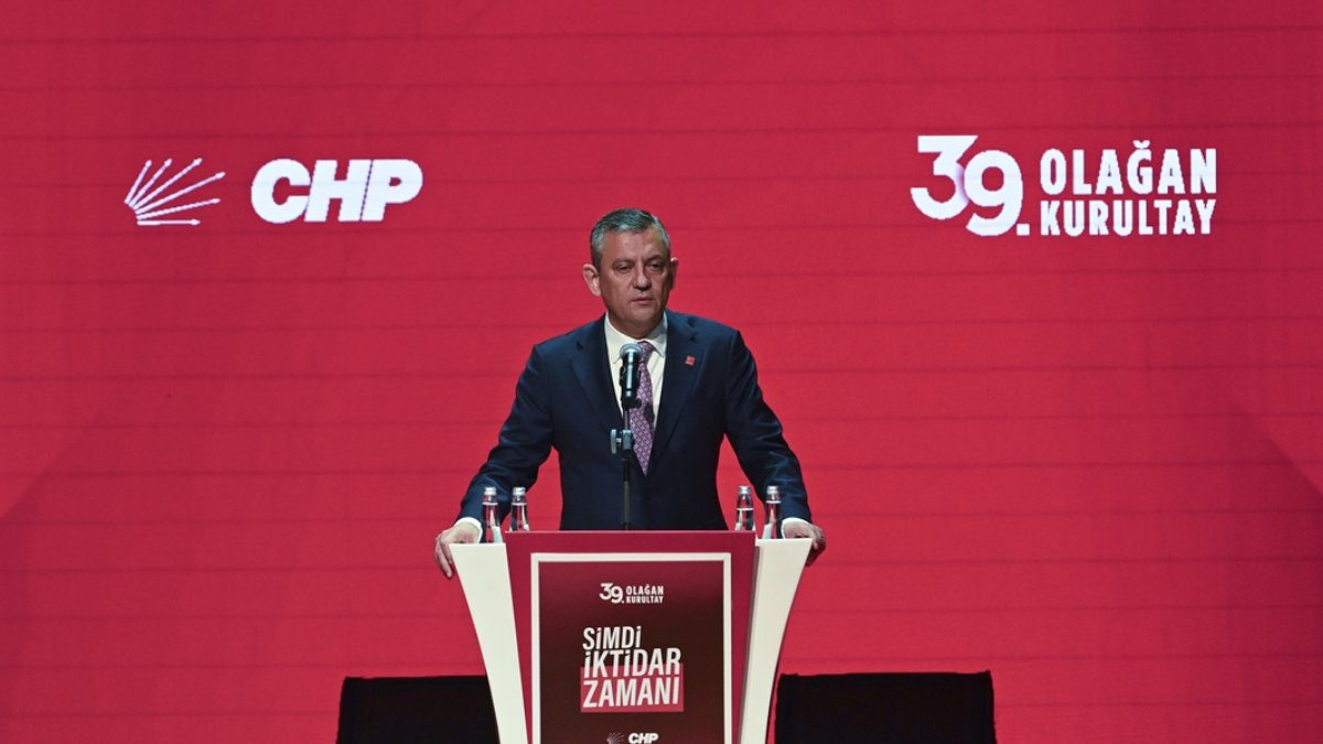 39. Olağan Kurultay'da yeniden CHP'nin genel başkanı seçilen Özgür Özel,