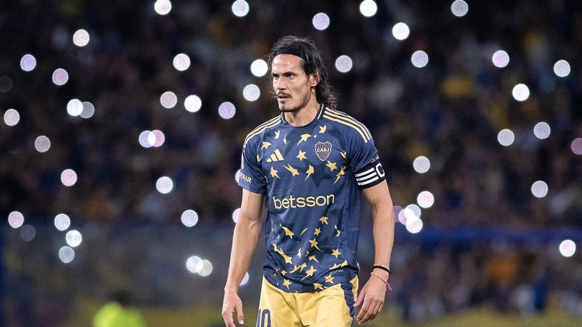 Dünyaca ünlü futbolcu Edinson Cavani, 38 yaşında futbol kariyerini noktaladığını