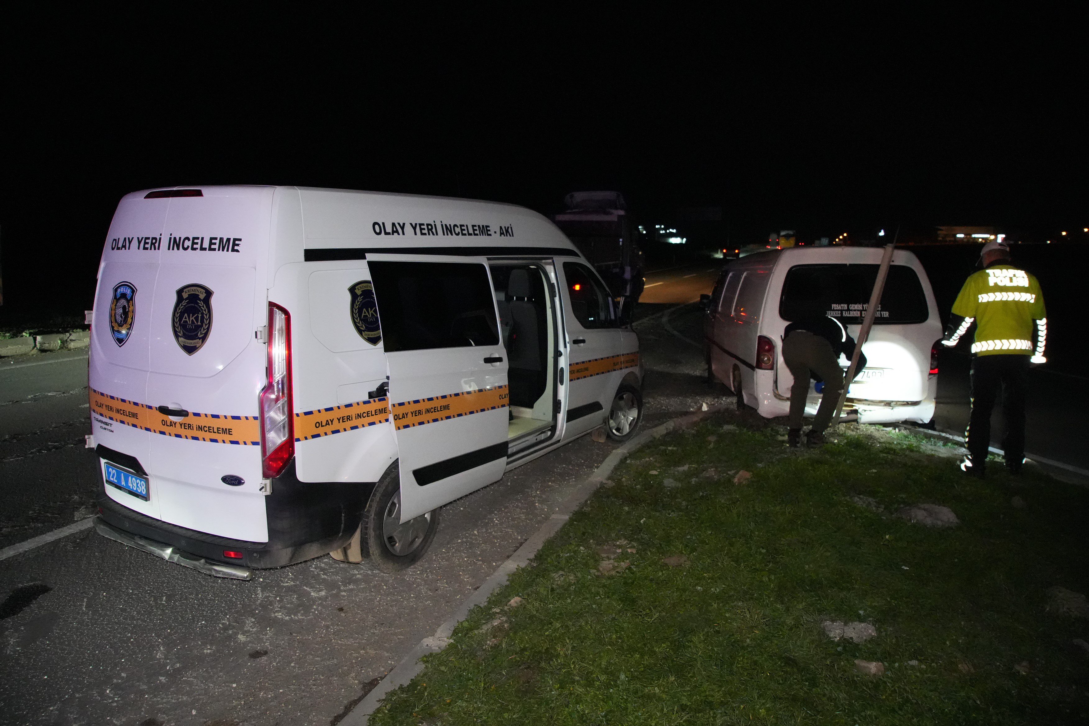 Edirne’de polis ekiplerinin "dur" ihtarına uymayan minibüs, yaklaşık 8 kilometre