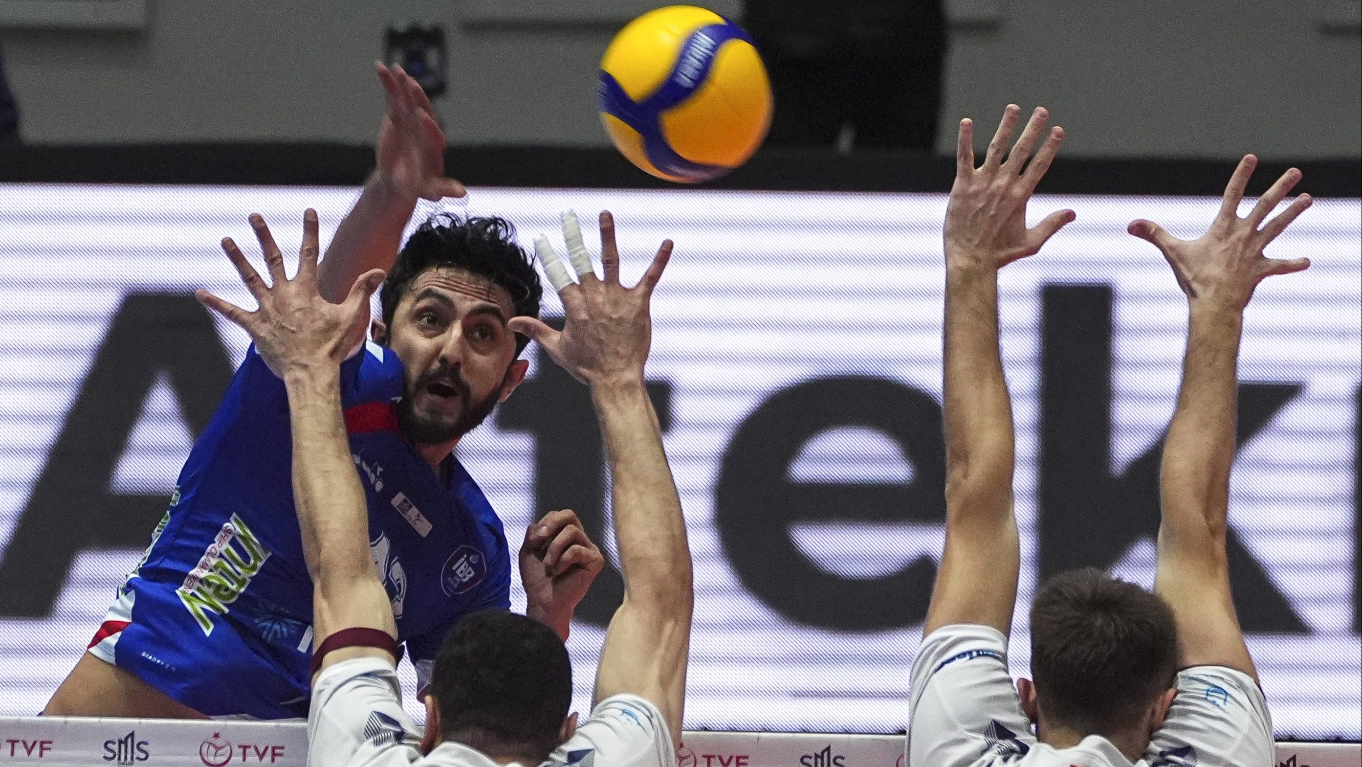 Ülkemizde erkek voleybolunun en üst düzey ligi olan Efeler Ligi'nde