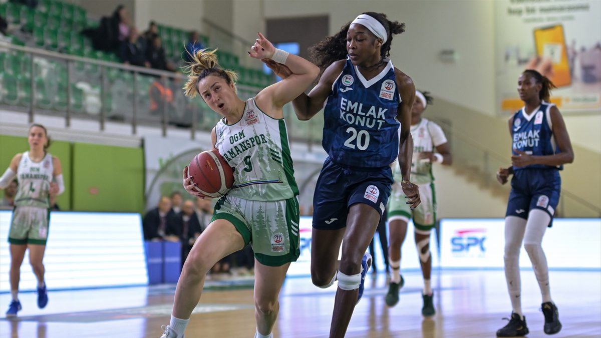 Kadınlar Basketbol Süper Ligi'nin 11. haftasının kapanış maçında Emlak Konut,