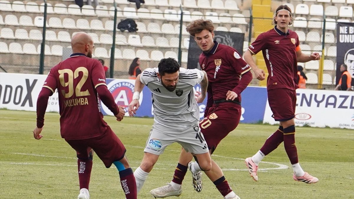 Erzurumspor FK, 1. Lig'in 18. haftasında deplasmanda Bandırmaspor'u 2-0'lık skorla