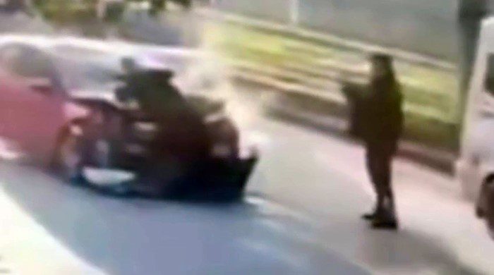 Aydın'da, eski eşiyle evli polis memuruna çarparak yaralayan şüpheli, kazanın