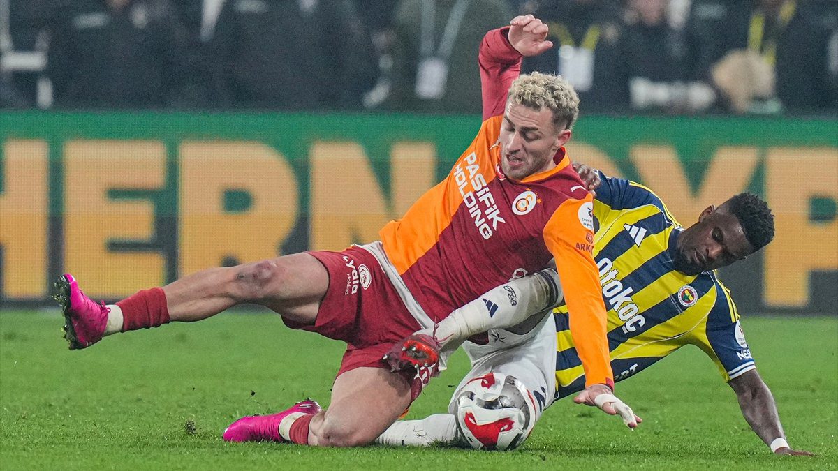 Fenerbahçe ve Galatasaray, derbi maçında berabere kaldı. 1-1 biten karşılaşmanın