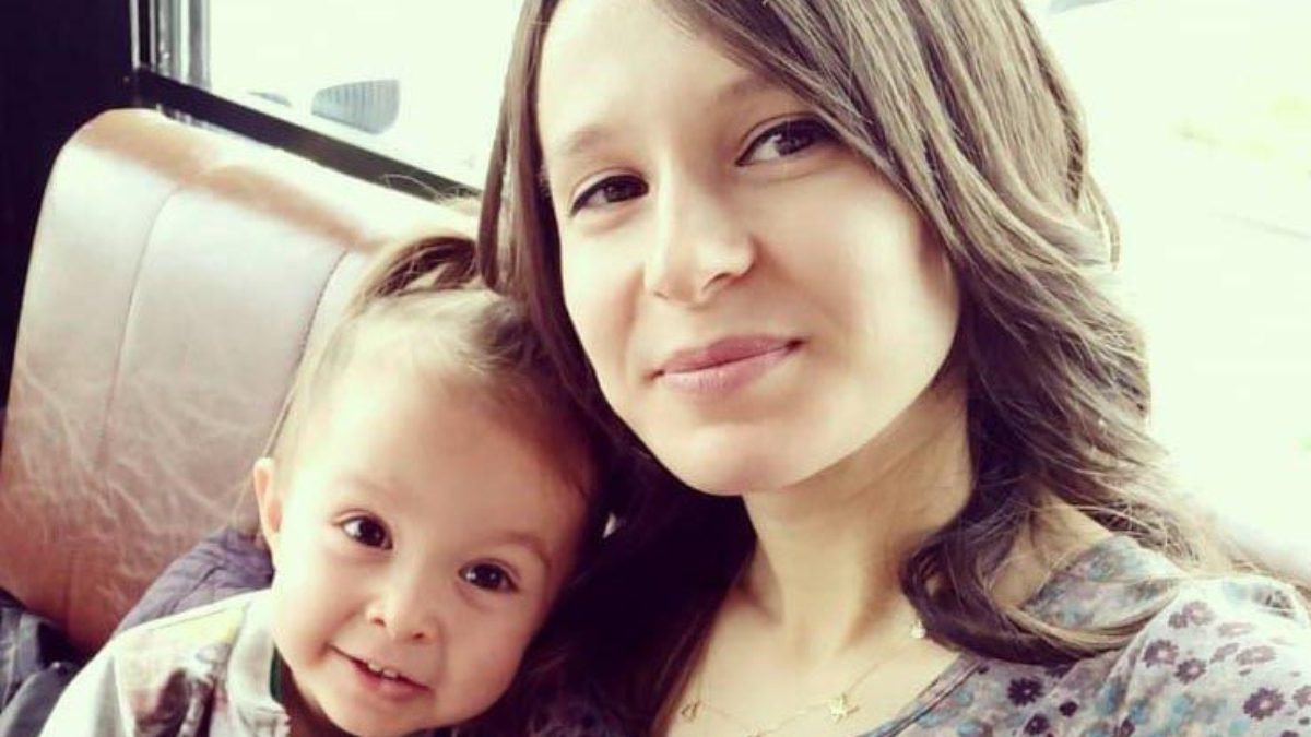 Kızı Merve Karabaş ile 7 yaşındaki torunu Ata Alp Karabaş’ı