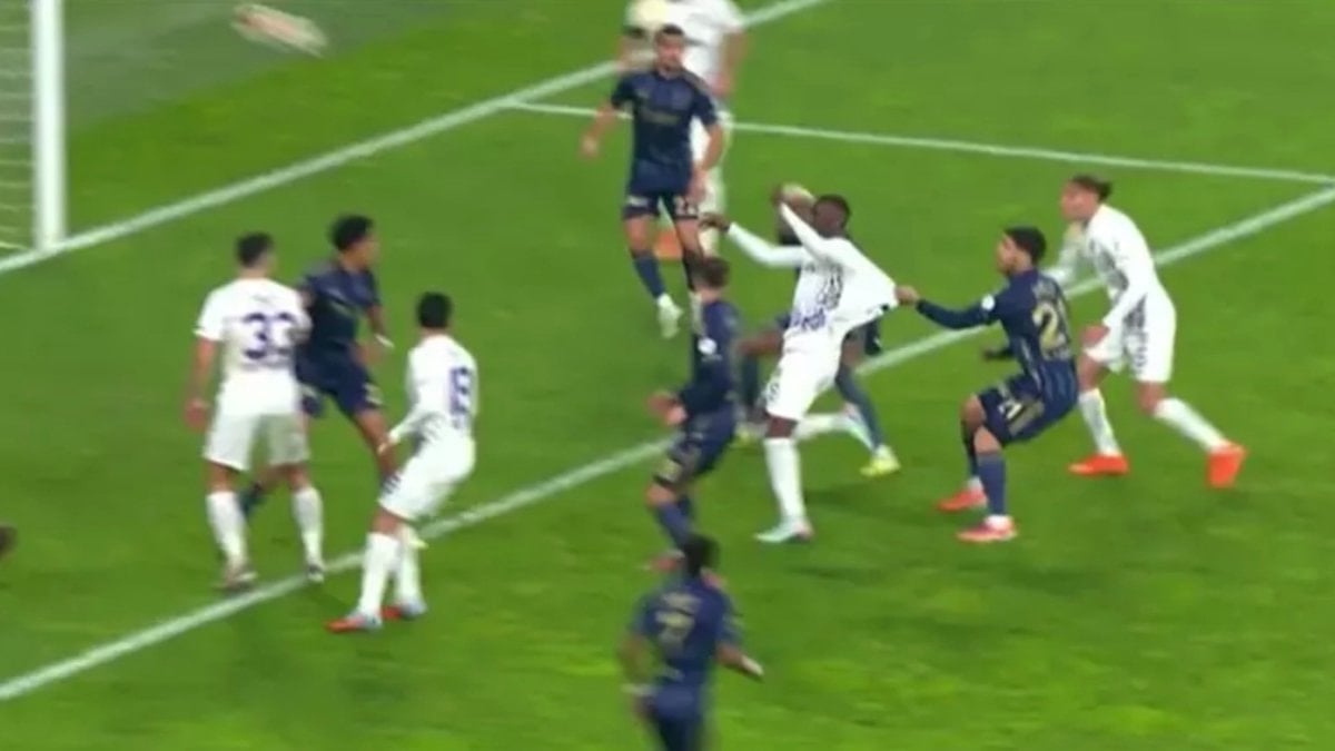 Dün oynanan Fenerbahçe-Beşiktaş derbisinde yaşanan penaltı anı, geçtiğimiz cumartesi günü