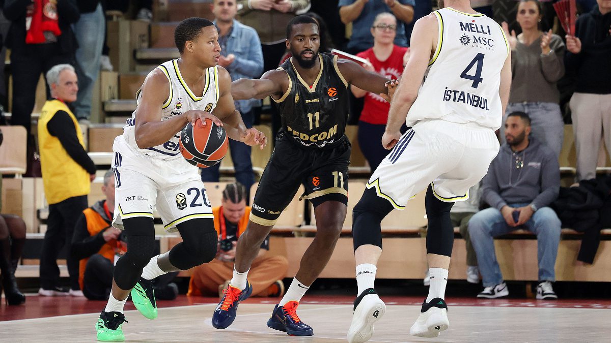 Fenerbahçe, EuroLeague'in 15. haftasında konuk olduğu Monaco'yu 92-86 mağlup etti.