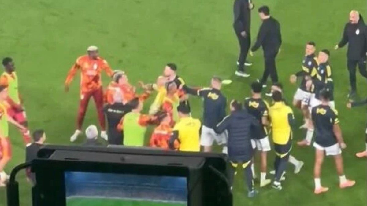 Fenerbahçe - Galatasaray derbisi öncesi ortam gerildi. İki takım futbolcuları