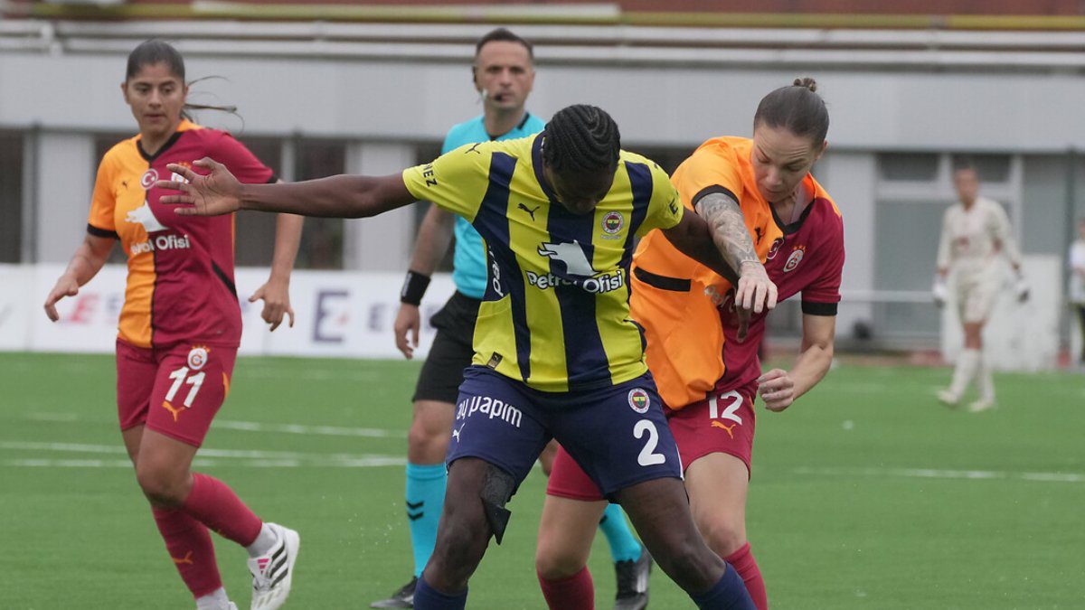 Fenerbahçe Kulübü, Galatasaray ile oynayacağı kadınlar derbisinin Şükrü Saraçoğlu Stadyumu'nda
