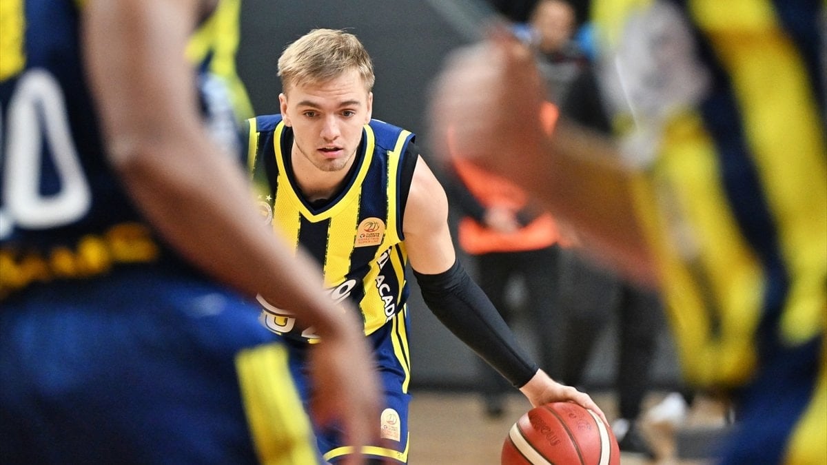 Fenerbahçe, Manisa Basket maçında sakatlık geçiren Arturs Zagars'ın son durumunu