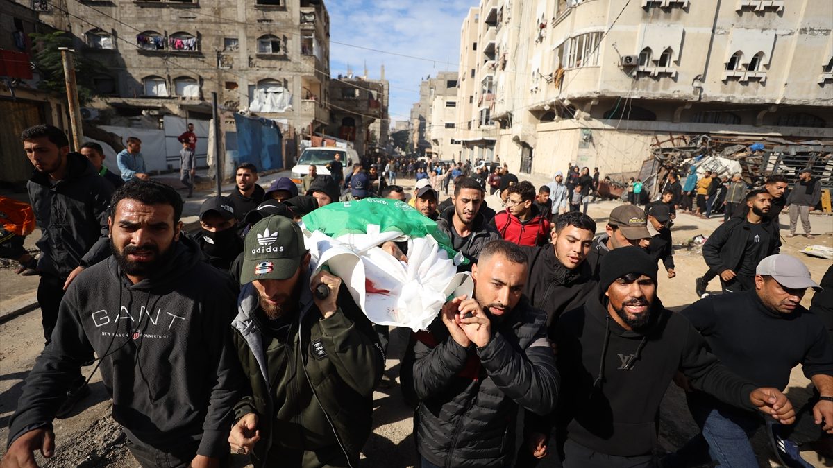 Filistin Sağlık Bakanlığı, İsrail'in Gazze Şeridi'ne saldırıları sonucu enkaz altında