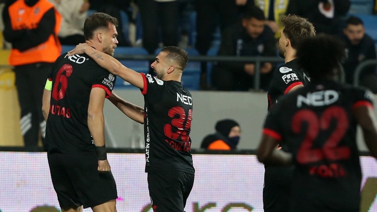 Gençlerbirliği, 1 Ocak'ta Antalya Lara'da toplanarak sezonun ikinci yarısı için