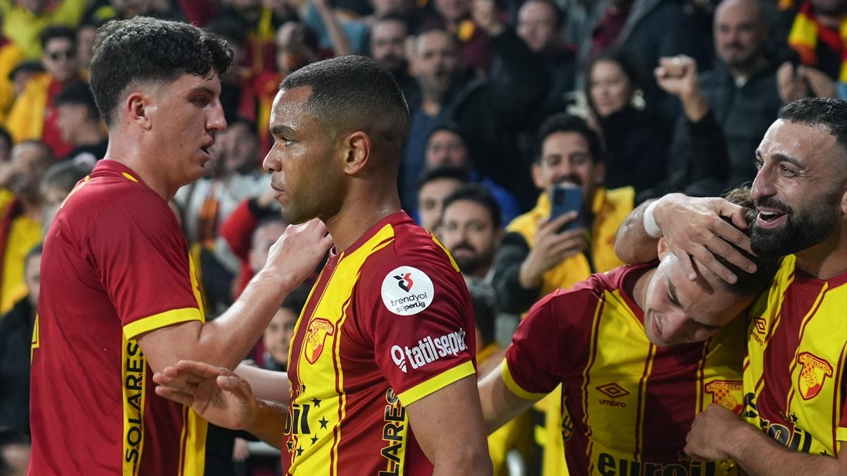 Göztepe, Süper Lig'in 17. haftasında evinde Samsunspor'u 2-0'lık skorla mağlup