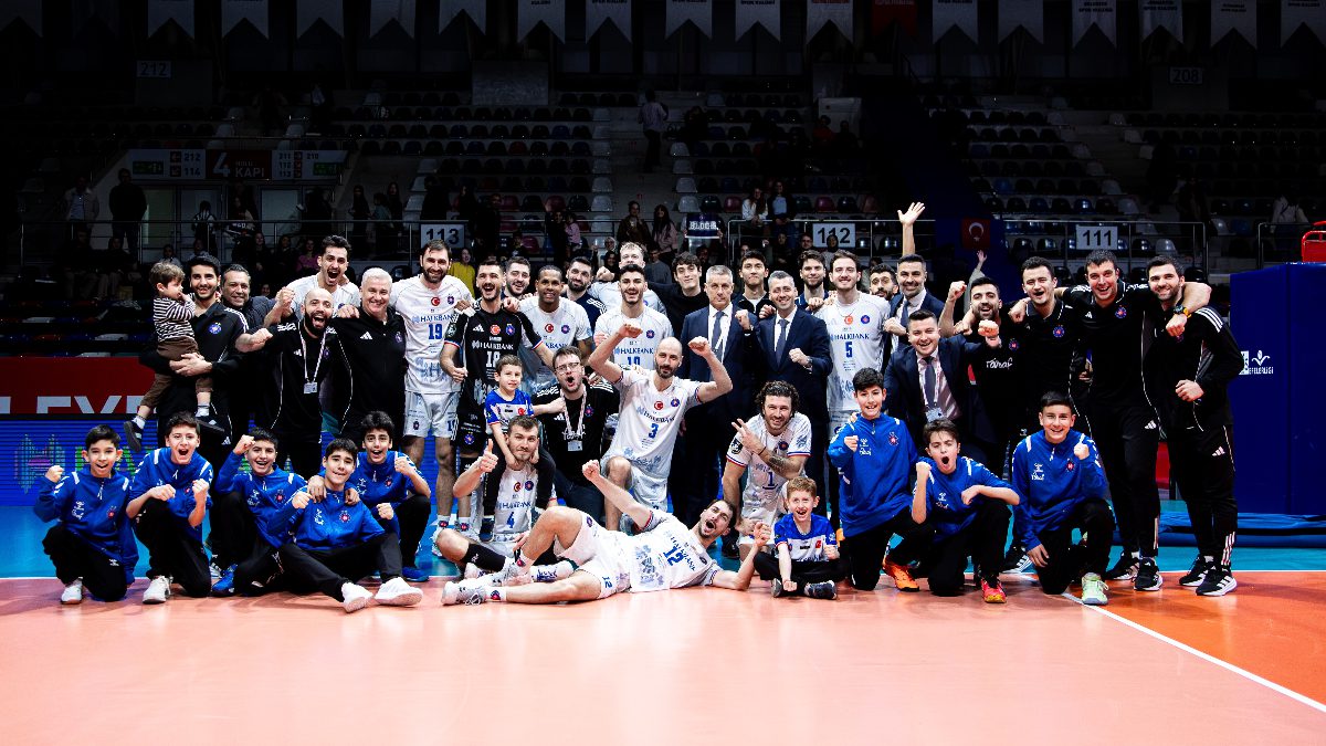 Voleybol Efeler Ligi'nin 9. haftasında Halkbank, konuk ettiği Gebze Belediyespor'u
