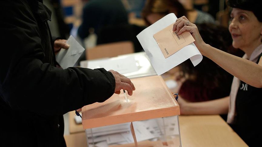 İspanya'nın Extremadura özerk yönetim parlamentosunda yapılan seçimleri muhalefetteki sağcı Halk
