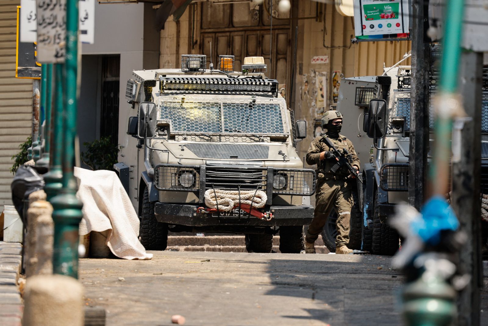 İsrail ordusu, sık sık baskınlar düzenlediği işgal altındaki Batı Şeria'nın
