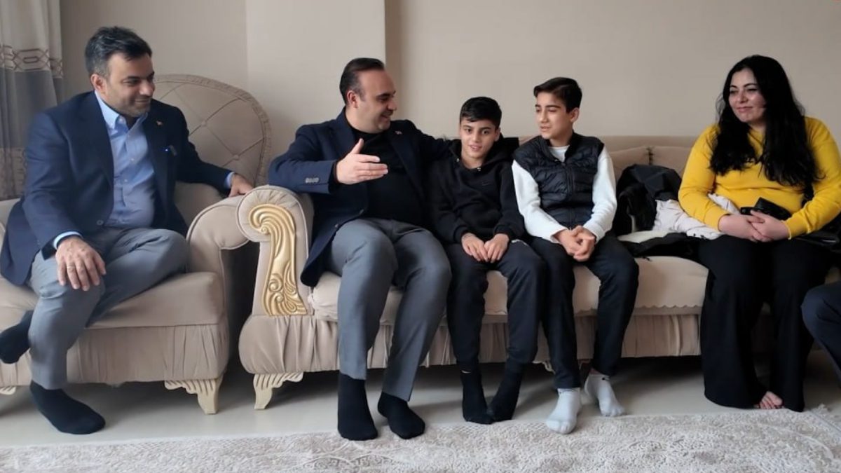 Sanayi ve Teknoloji Bakanı Mehmet Fatih Kacır, İstanbul’un Bağcılar ilçesinde