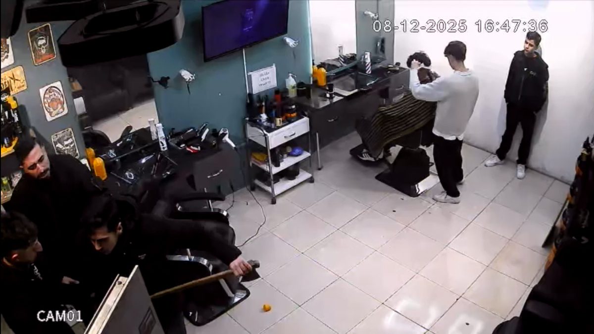 Kağıthane'de aralarında alacak verecek meselesi olan Murathan A., baltayla arkadaşı