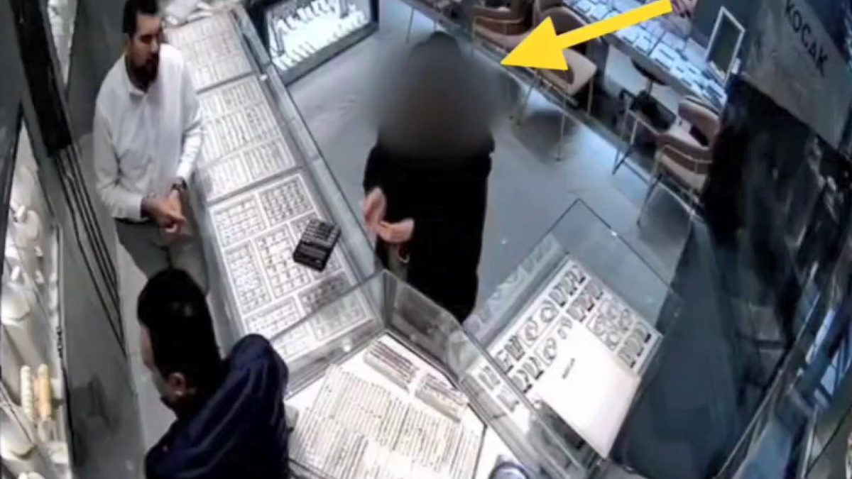 Büyükçekmece ve Esenyurt'ta 2 kuyumcuya girerek 106 bin 500 lira