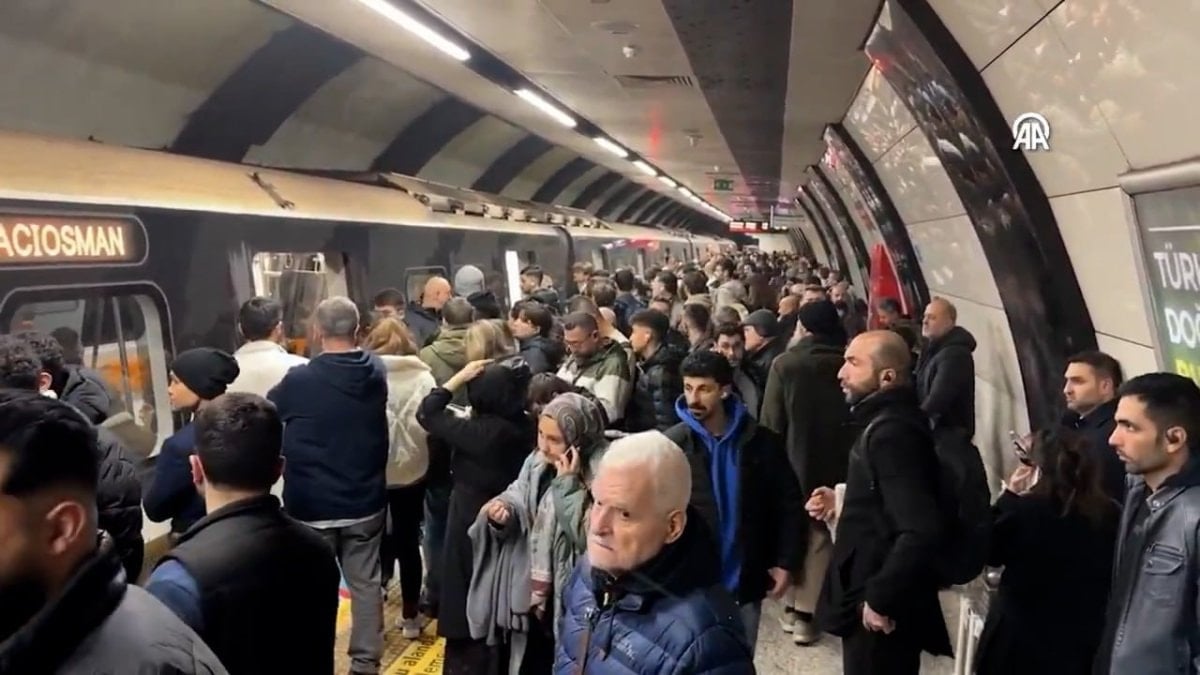 M2 Yenikapı–Hacıosman Metro Hattı’nda yaşanan teknik arıza nedeniyle seferler gecikmeli