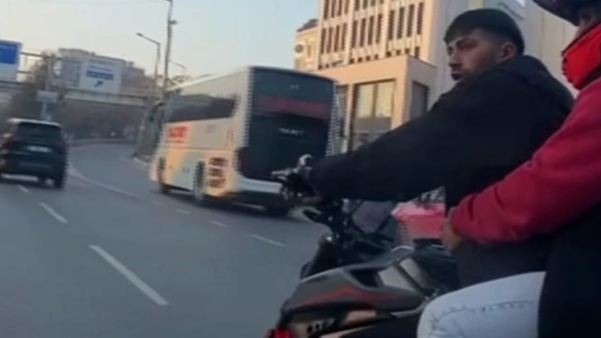 Bakırköy'de bir motosikletli önüne kırdığı otomobilin sürücüsünün korna çalması sonucu