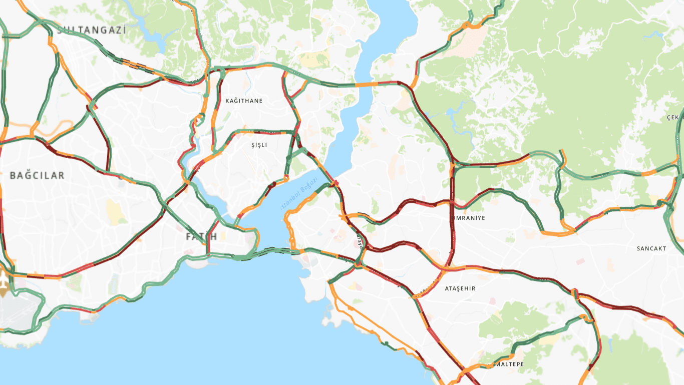 İstanbul'da sağanak yağış etkili olurken haftanın ilk iş gününde trafik