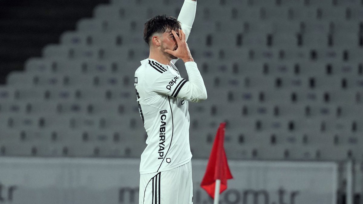 Beşiktaş’ın Portekizli futbolcusu Jota Silva, siyah-beyazlı formayla ilk kez 11’de