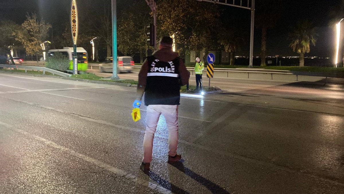 Kocaeli'de meydana gelen silahlı saldırıda 3 kişi silahla vurularak yaralandı.
