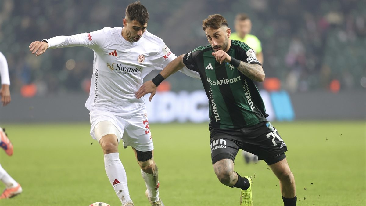 Süper Lig’de 17. haftanın açılış maçında Kocaelispor, sahasında konuk ettiği