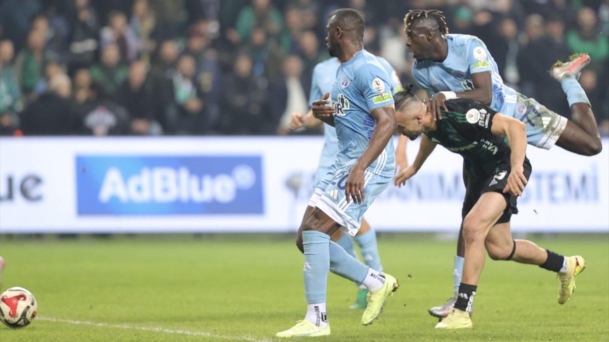 Trendyol Süper Lig 15. hafta mücadelesinde Kocaelispor ile Kasımpaşa karşı
