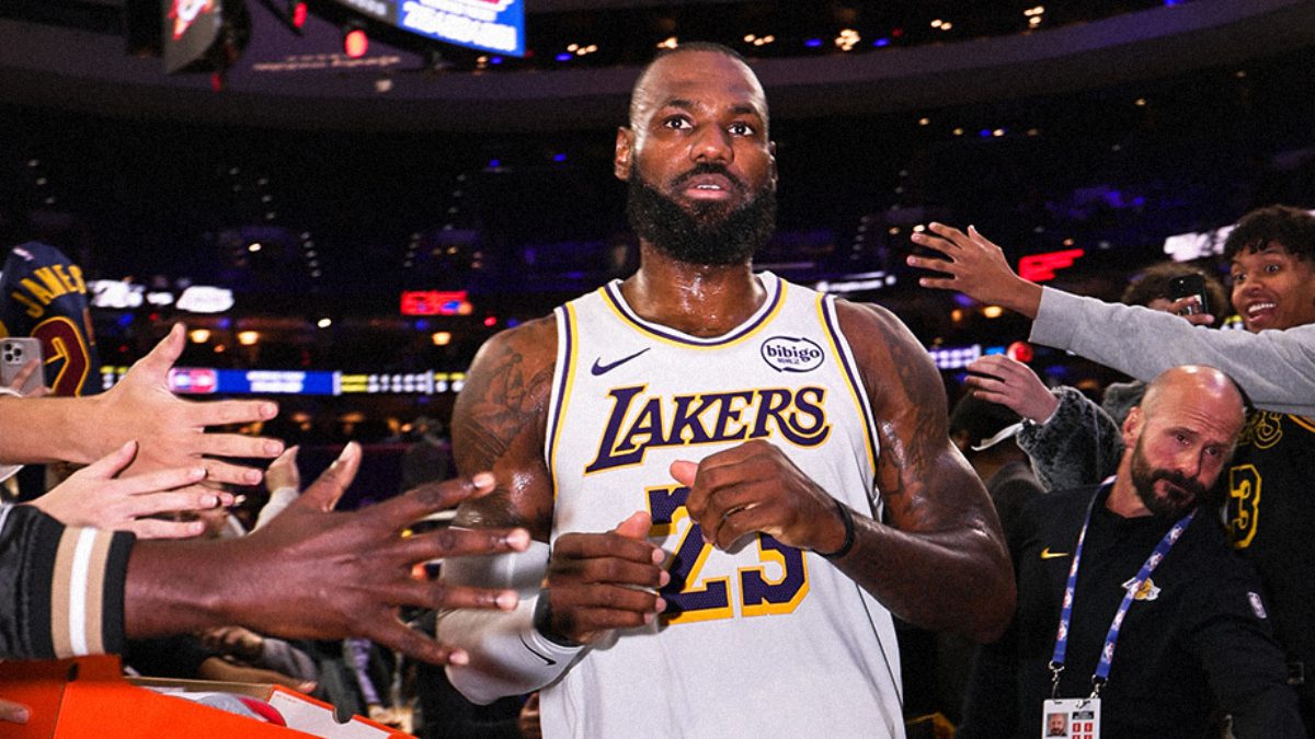 Los Angeles Lakers, LeBron James'in son bölümde üst üste 10