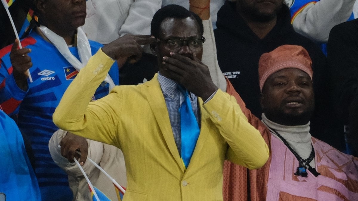 "Lumumba Vea" olarak bilinen Kongolu bir futbol taraftarı, Demokratik Kongo