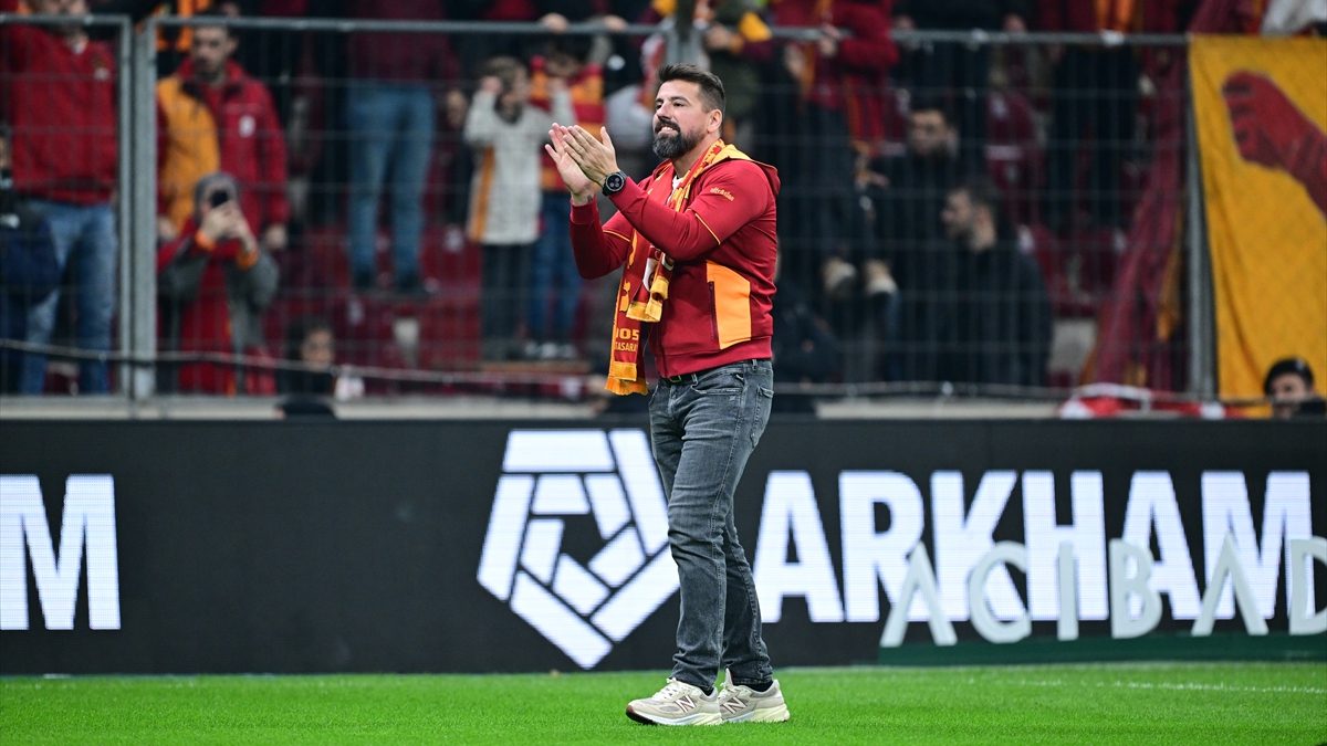 Galatasaray’ın eski futbolcuları Milan Baros ve Lukas Podolski, sarı-kırmızılıların Kasımpaşa