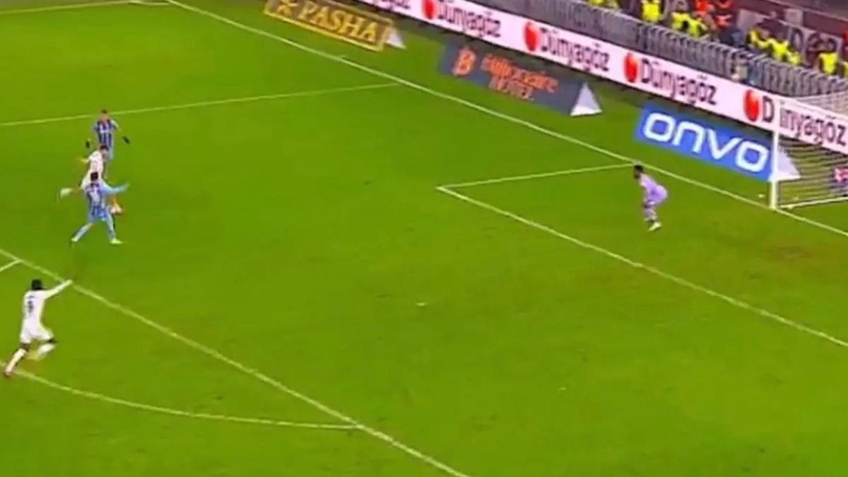 Süper Lig'in 16. haftasında Trabzonspor ile Beşiktaş 3-3 berabere kaldı.