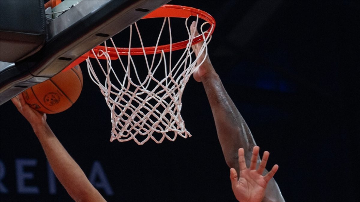 NBA Kupası finalinde San Antonio Spurs ile New York Knicks