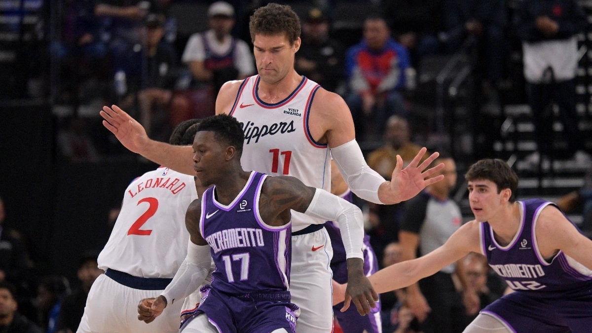 NBA'de Los Angeles Clippers, konuk ettiği Sacramento Kings'i 131-90'luk skorla