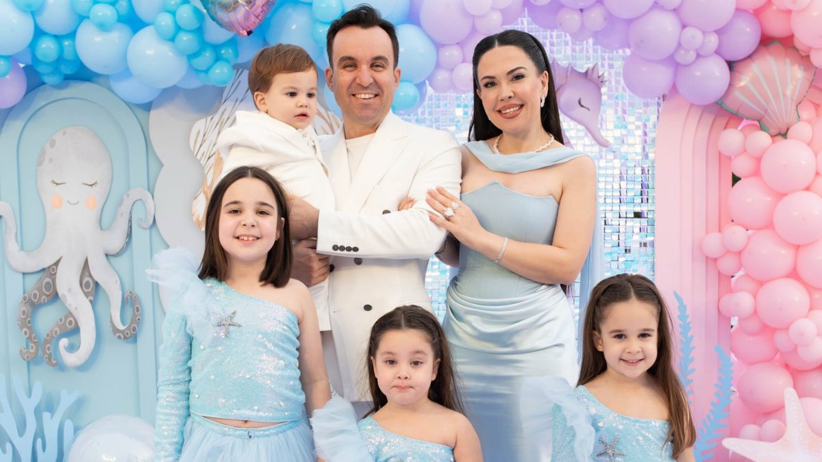 Bir emalkçıyla birlikte Özcan Deniz'in evini gezdiklerin iddia eden fenomen