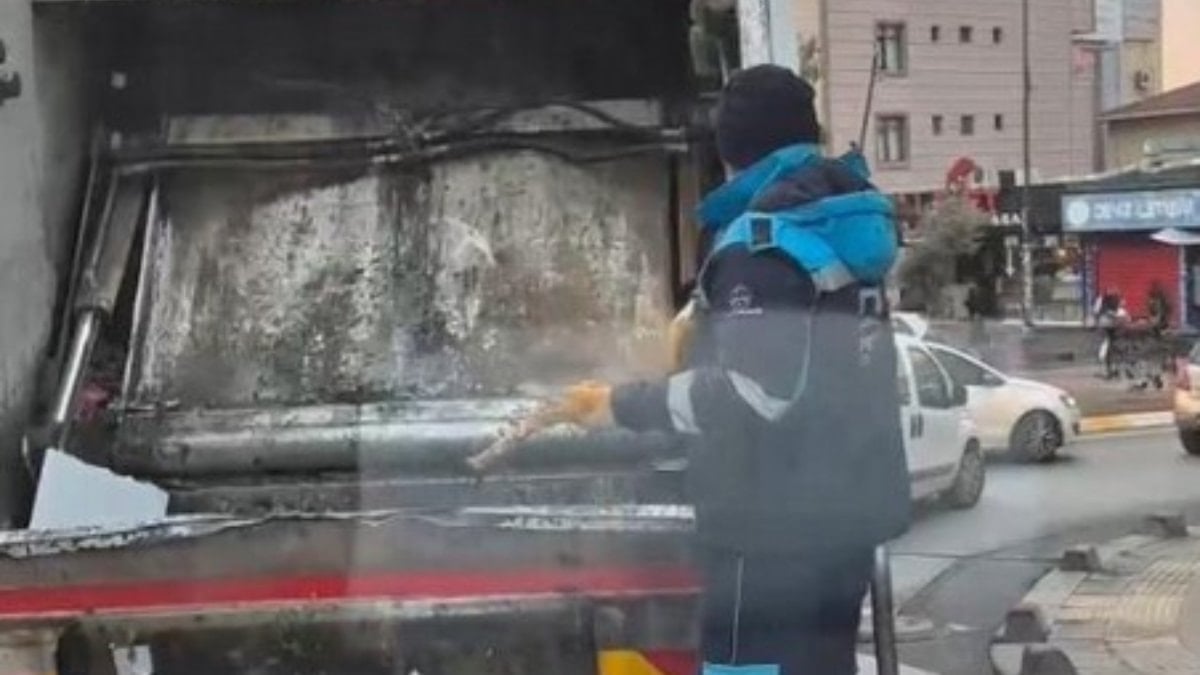 İstanbul Pendik’te bir temizlik görevlisinin çöp toplarken bulduğu bağlamayı kamyon