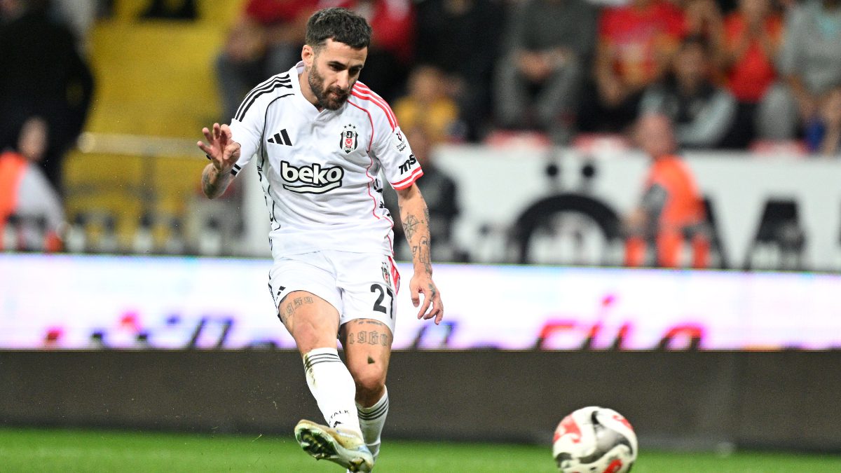 Beşiktaş'ta idmanlara çıkmayan Rafa Silva'nın siyah-beyazlıların başkanı Serdal Adalı'dan aldığı