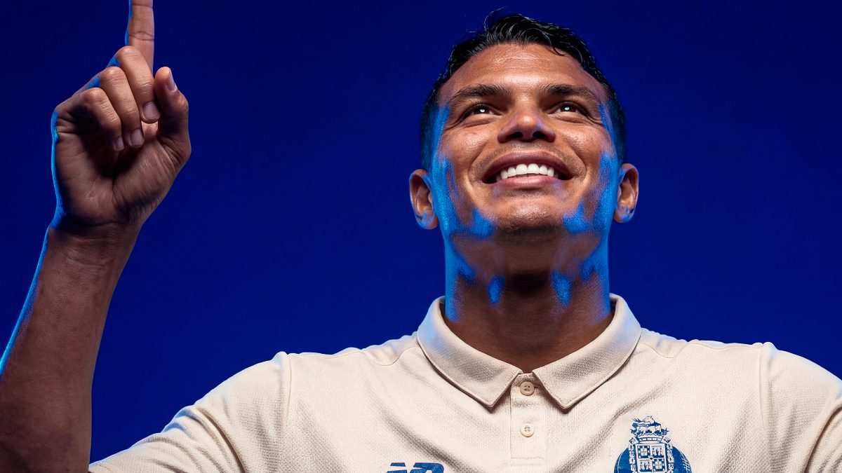 Brezilya ekibi Fluminense'den ayrılan 41 yaşındaki Thiago Silva, Porto'ya transfer
