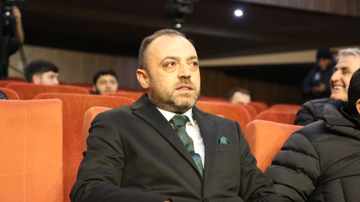 Sakaryaspor'un olağanüstü seçimli genel kongresinde kulübün yeni başkanı Enes Zengin