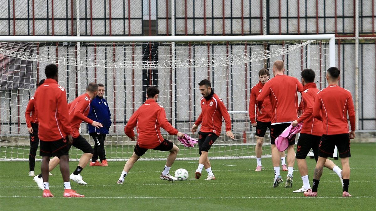 Thomas Reis yönetimindeki Samsunspor, AEK ile oynayacağı Konferans Ligi maçının