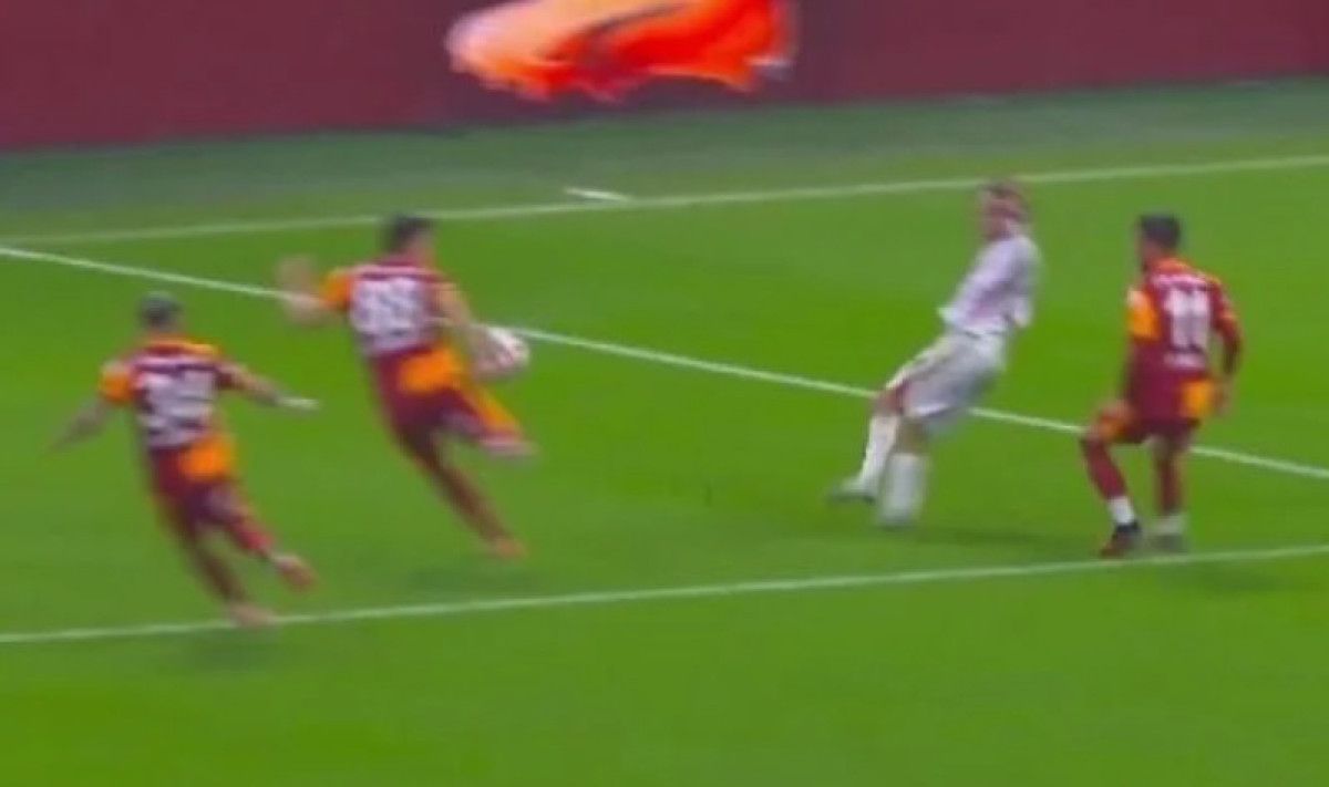Samsunspor, Galatasaray'a 3-2'lik skorla mağlup olduğu maçın 90+7. dakikasında penaltı