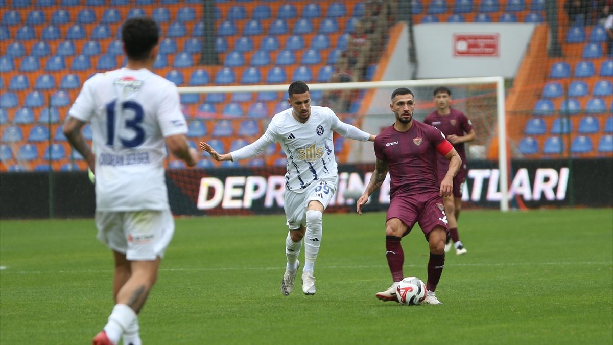 Sarıyer, 1. Lig'in 16. haftasında deplasmanda Hatayspor'u 3-0'lık skorla mağlup