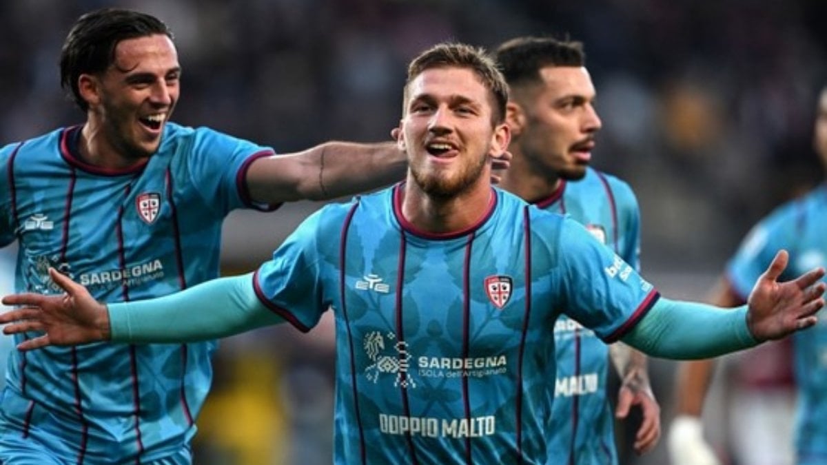 Cagliari formasıyla çıkışa geçen milli futbolcu Semih Kılıçsoy, Serie A’da