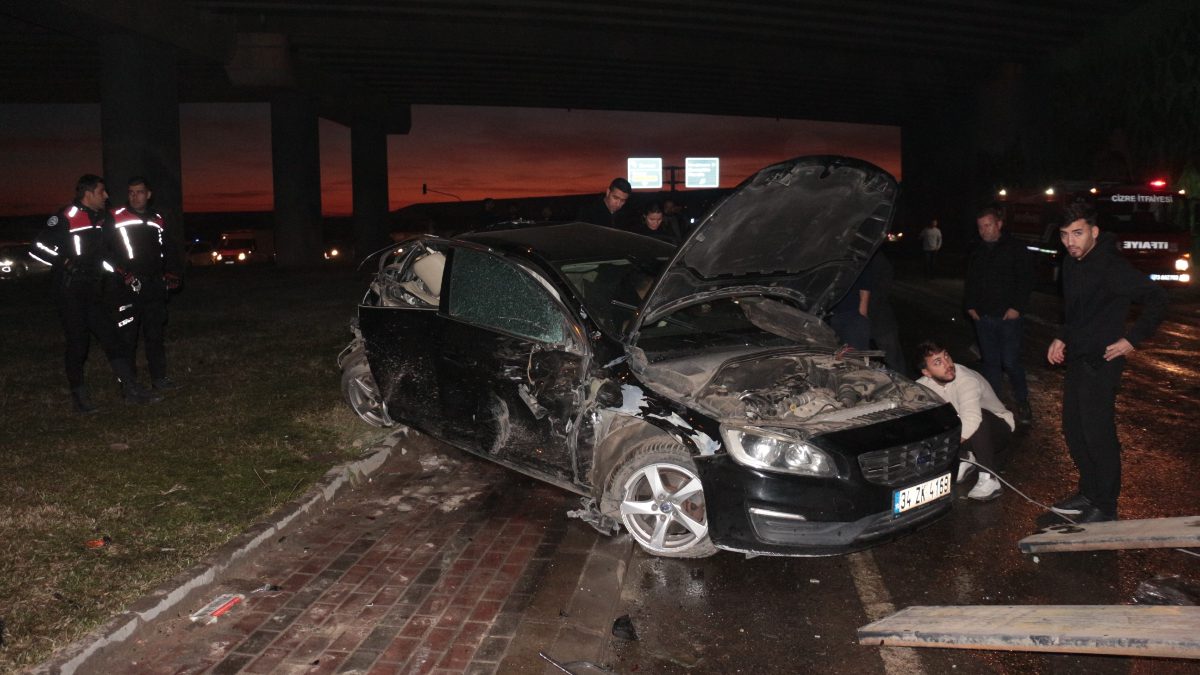 Cizre ilçesinde freni boşalan bir vinç, seyir halindeki 6 araca
