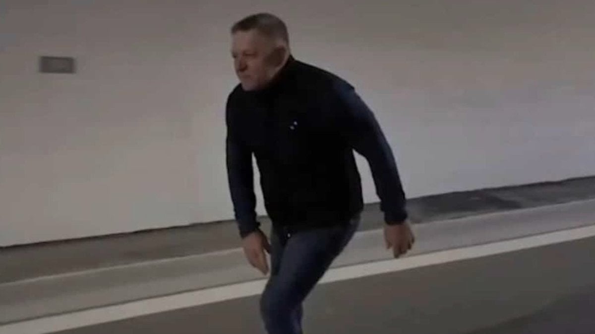 Slovakya Başbakanı Robert Fico, ülkenin en uzun tünelinin resmi açılışından
