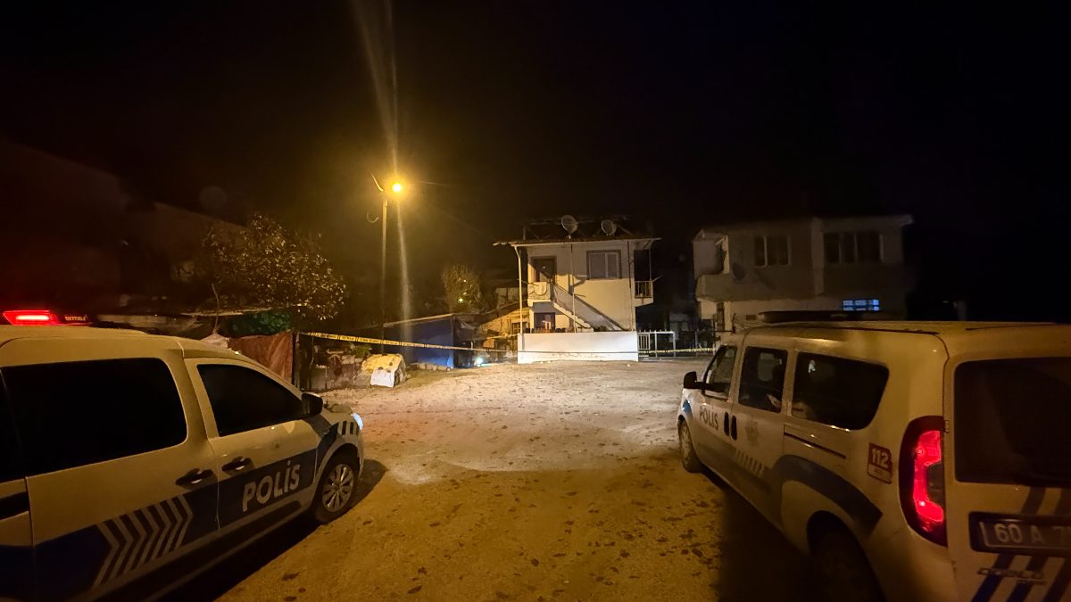 Erbaa ilçesinde bir motokurye, evinin önünde silahlı saldırıya uğradı. Ağır