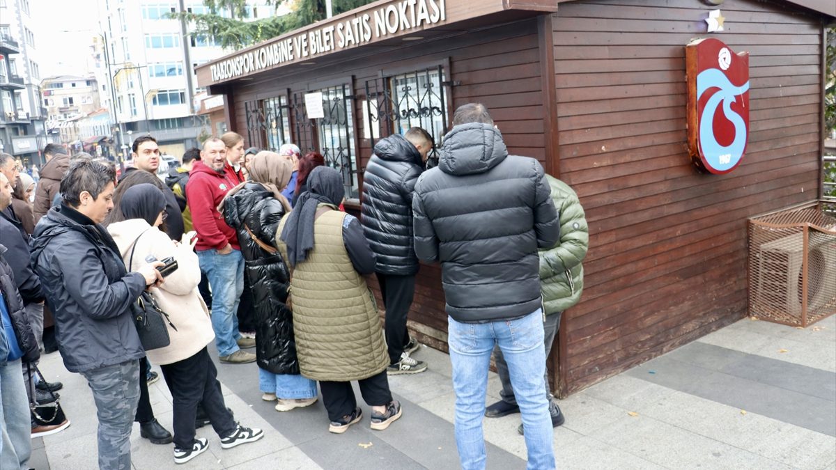 Trabzonspor ile Beşiktaş arasında Akyazı Stadı'nda oynanacak müsabakanın biletleri satışa